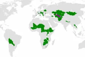 Weltkarte mit _ Binnenstaaten und _ Binnenstaaten, die nur von anderen Binnenstaaten umgeben sind (Liechtenstein und Usbekistan)