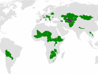 Weltkarte mit _ Binnenstaaten und _ Binnenstaaten, die nur von anderen Binnenstaaten umgeben sind (Liechtenstein und Usbekistan)