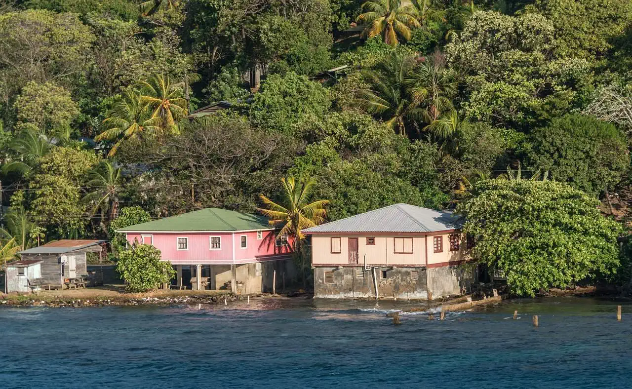Häuser an der Honduras Küste
