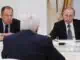 Putin mit Sergei Lawrow (links) und Frank-Walter Steinmeier (2016)