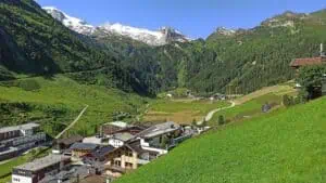 Hintertux im Zillertal: Skifahren am Gletscher und Ankommen im Tal Hintertux im Frühsommer